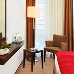 Kongresshotel Am Templiner ホテル 4*