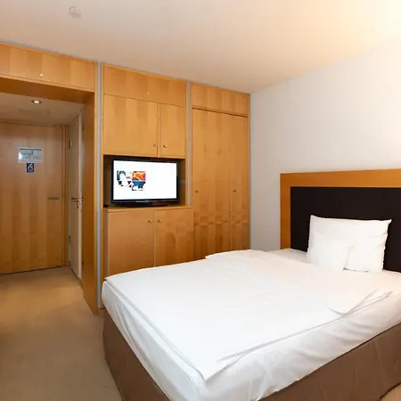 Kongresshotel Am Templiner 4*