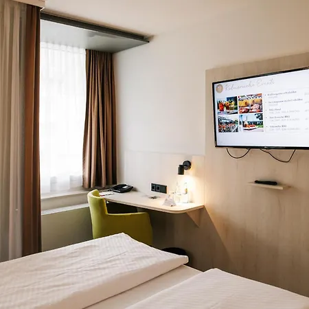 מלון Kongresshotel Am Templiner 4*