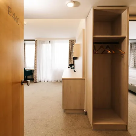 Kongresshotel Am Templiner מלון