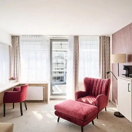 Otel Kongresshotel Am Templiner 4*