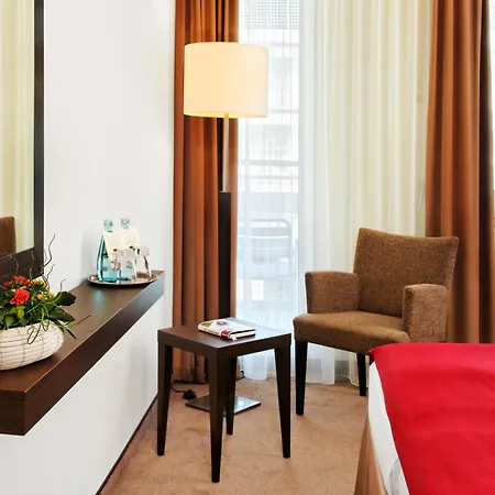 Kongresshotel Am Templiner 호텔 4*