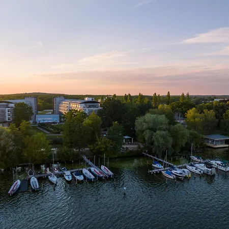 Kongresshotel Am Templiner 호텔 4*